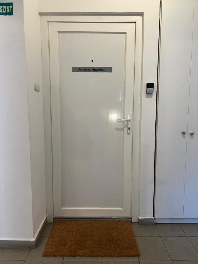 Belvarosi Apartman Erlau Exterior foto